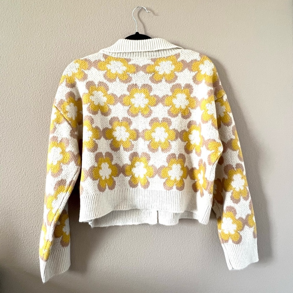 NWT Industry Floral Cropped Button Front Cardigan - Picture 6 of 8